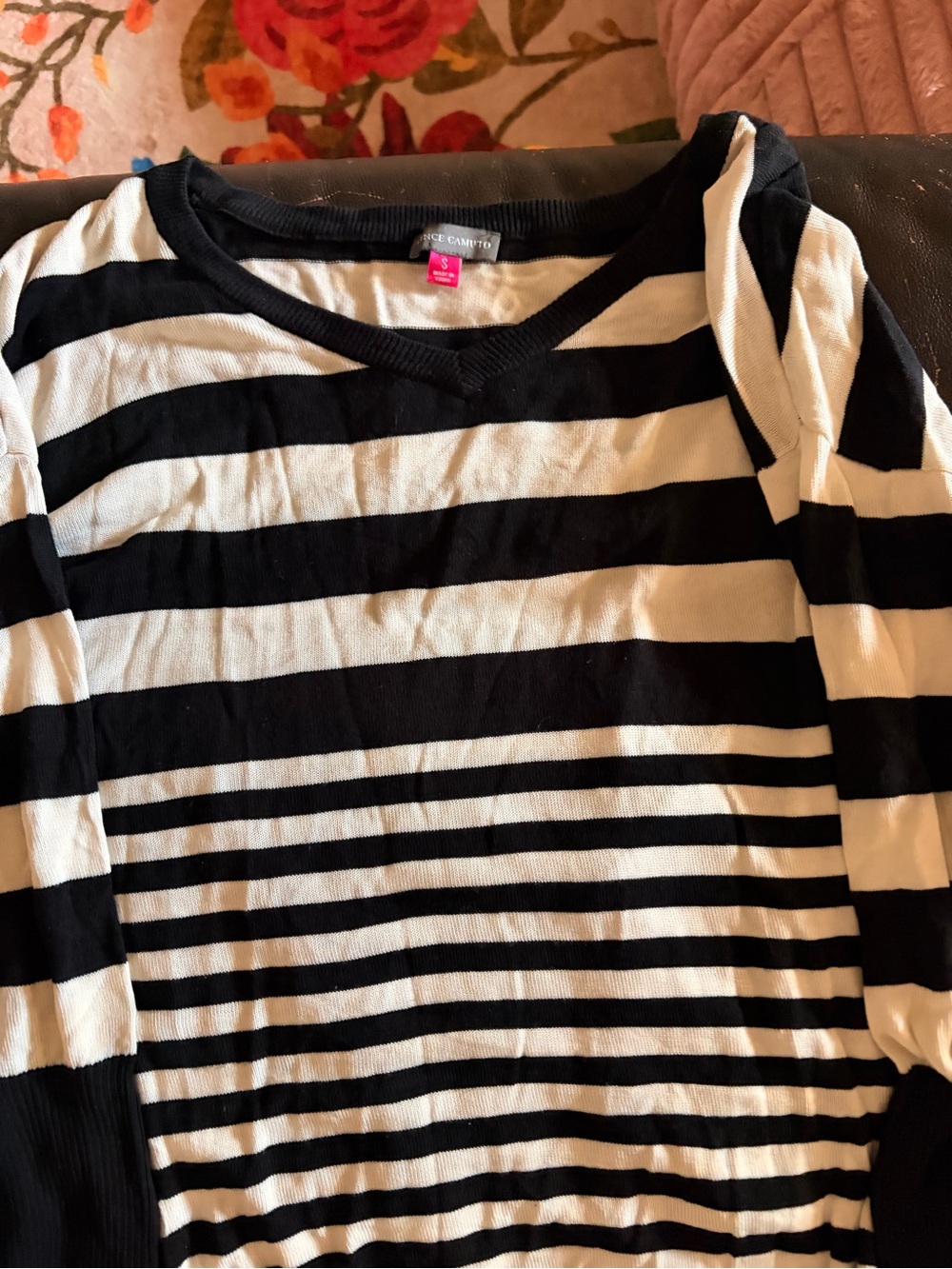 Vince Camuto striped V-Neck Women's Sweater - Black & Cream